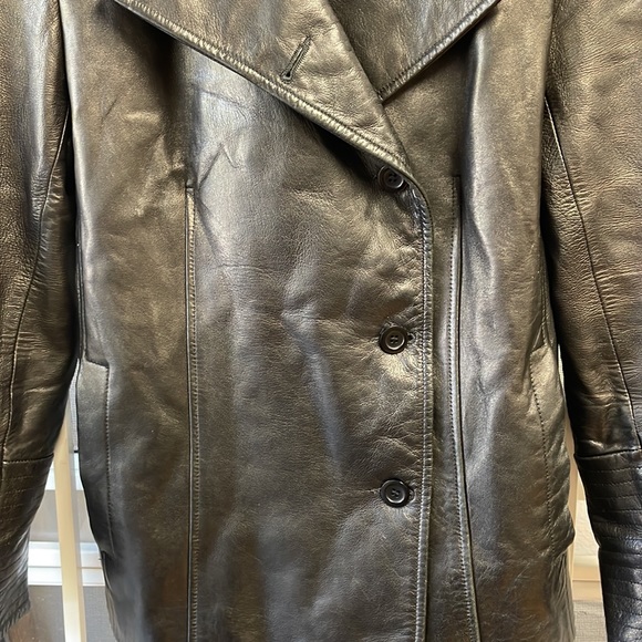 Identify black leather jacket size 4 - Picture 4 of 10
